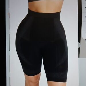 8 Shapermint Everyday Empower Jacquard Shaper Shorts